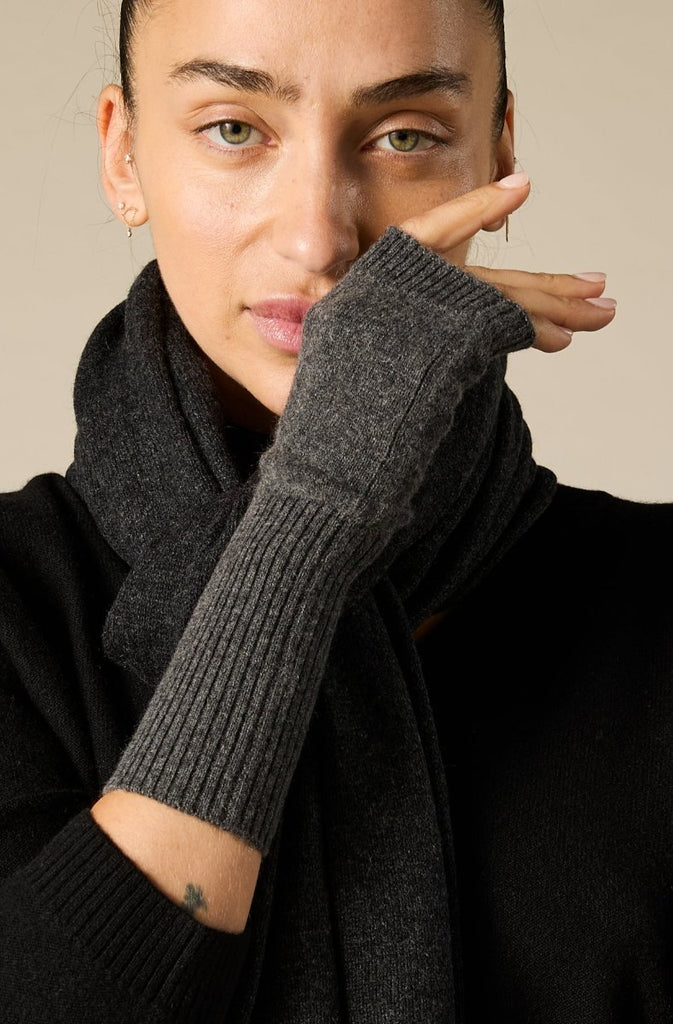 Sonya Hopkins 100% pure cashmere fingerless gloves in charcoal marle grey