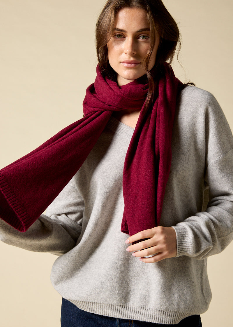 100% Cashmere Scarf in Burgundy - sonyahopkins.com