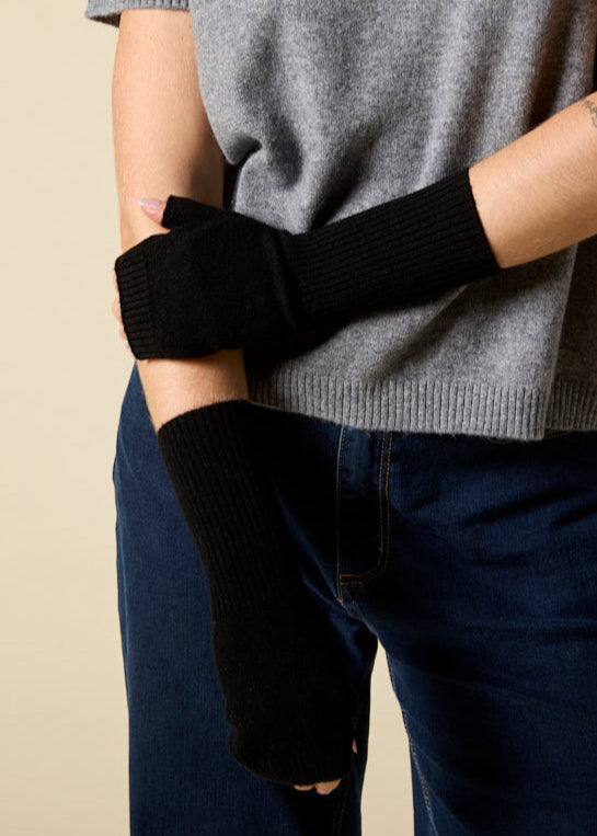 Sonya hopkins pure cashmere fingerless gloves in black