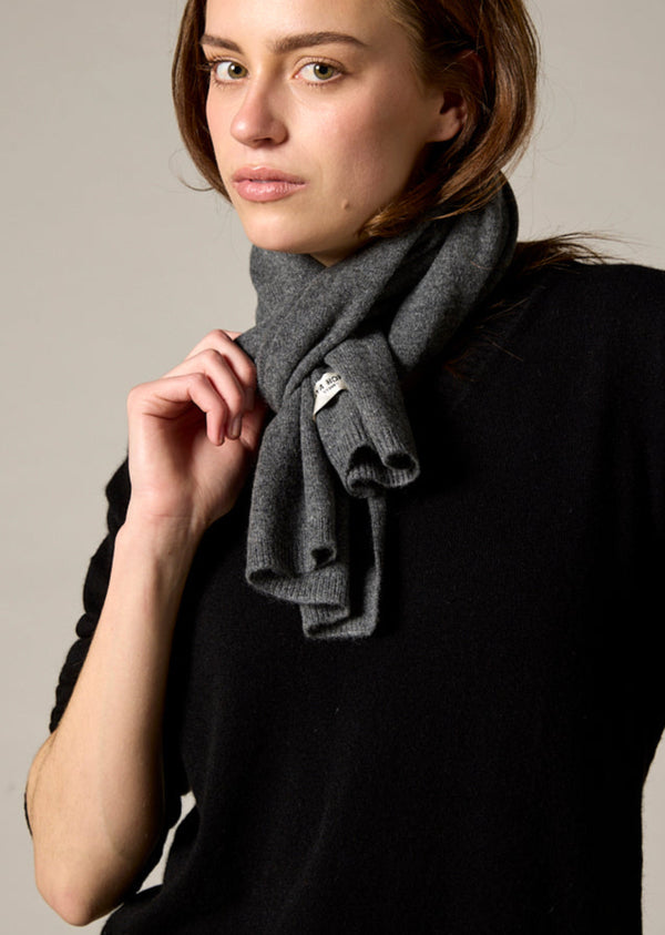 sonya hopkins 100% pure cashmere scarf in charcoal grey
