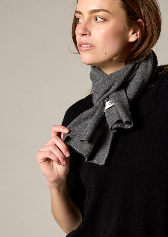 sonya hopkins 100% pure cashmere featherlight scarf in charcoal grey