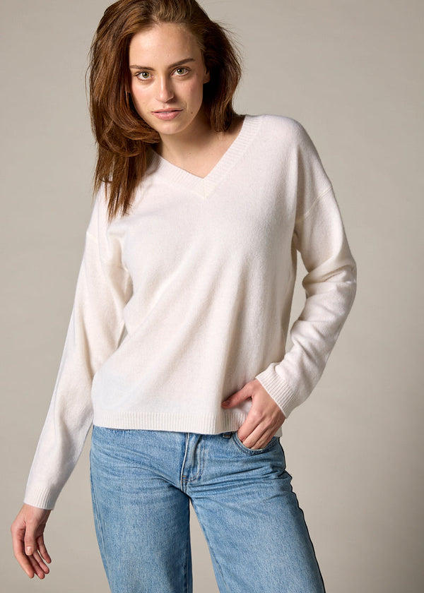 Sonya Hopkins 100% cashmere v neck in winter white