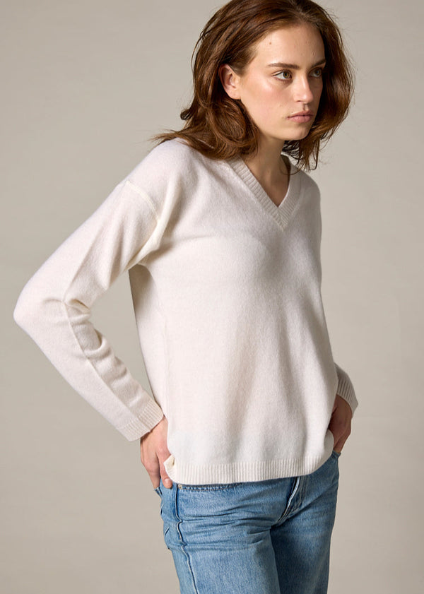 Sonya Hopkins 100% cashmere v neck in winter white