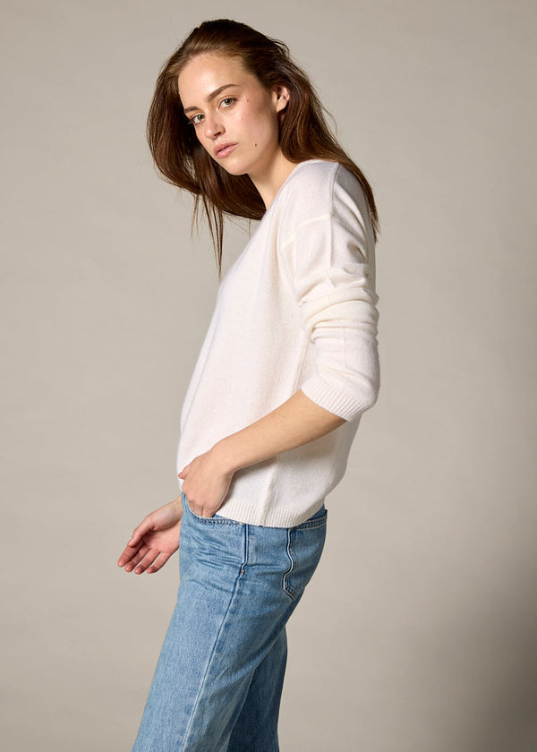 Sonya Hopkins 100% cashmere v neck in winter white