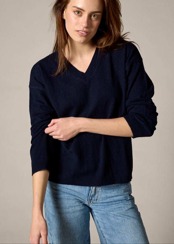 Sonya Hopkins 100% cashmere v neck in ink