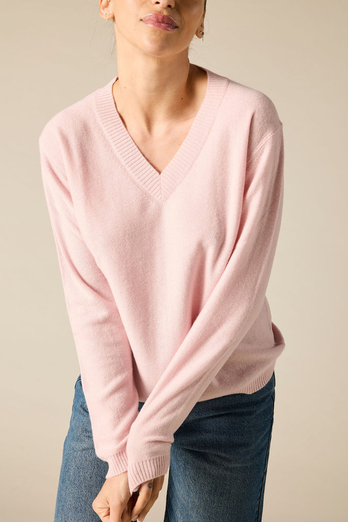 Sonya Hopkins 100% cashmere v neck in prettiest pink